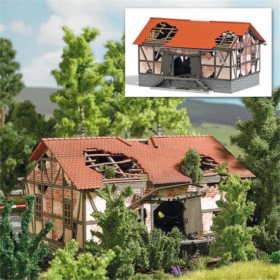 Busch 1664 Verfallener Güterschuppen, H0 (1:87)