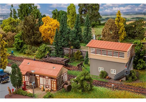 Faller 120113 Stellwerk Calw Süd mit Güterschuppen | Bild 1