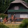 Faller 130010 Jubiläumsmodell Schwarzwaldhaus mit Figur - H0 (1:87) | Bild 2