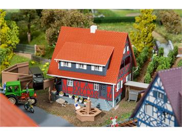 Faller 130587 Fachwerkhaus mit Brunnen - H0 (1:87)