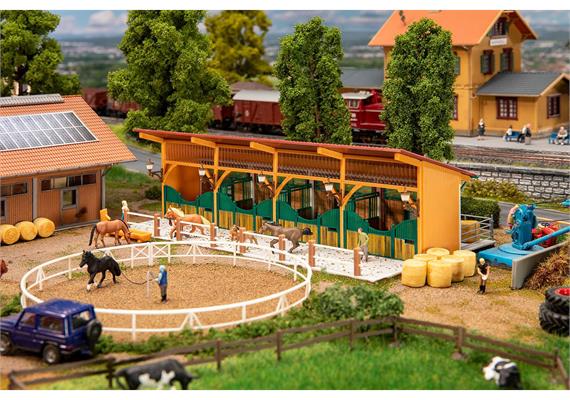 Faller 130597 Pferdestall mit 4 Pferden - H0 1:87 | Bild 1