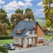 Faller 131504 Wohnhaus mit Balkon, H0 1:87 | Bild 1