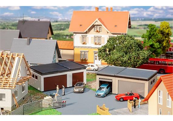 Faller 180315 2 Doppelgaragen mit Antriebsteilen HO | Bild 1