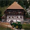Faller 232010 Jubiläumsmodell Schwarzwaldhof mit 2 Figuren - N (1:160) | Bild 2