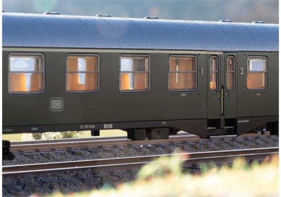 Märklin 43125 Reisezugwagen 1./2. Klasse der DB, mit LED-Innenbeleuchtung - H0 (1:87) | Bild 2