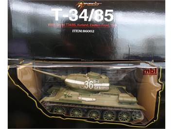 Merit Int. 86002 Sowjetischer Panzerkampfwagen T34/85 Kurland 1944 - Massstab 1:16
