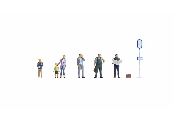 Noch 15246 An der Bushaltestelle - H0 (1:87)