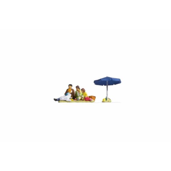 Noch 15599 Familie beim Picknick - H0 (1:87)