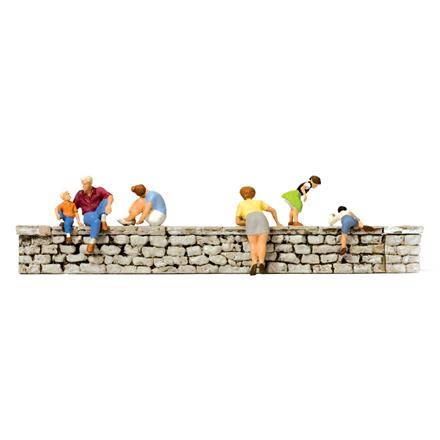 Preiser 10615 Kinder auf der Mauer - H0 (1:87)
