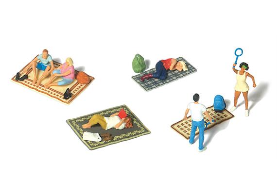 Preiser 10697 Auf dem Rasen. H0 (1:87)