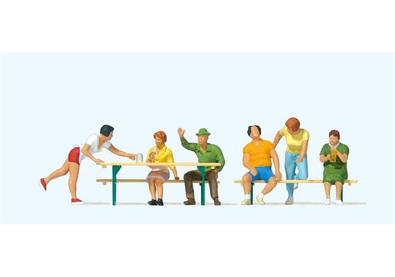 Preiser 10702 Im Biergarten (2) HO