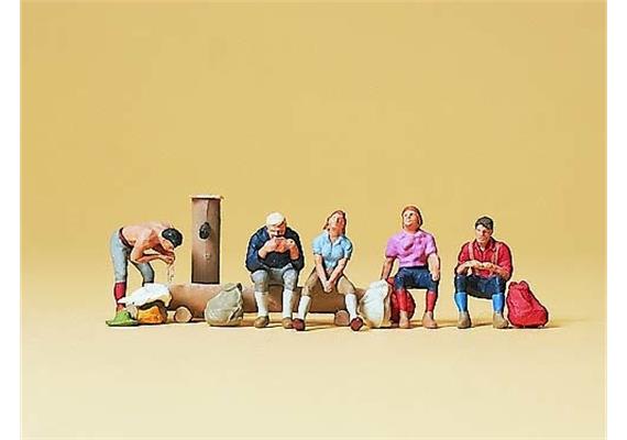 Preiser 79162 Wanderer am Weidebrunnen - N (1:160)