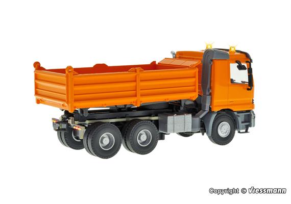 Viessmann 8041 MB ACTROS 3-achs Muldenkipper mit Rundumleuchten, kommunalorange - H0 | Bild 2