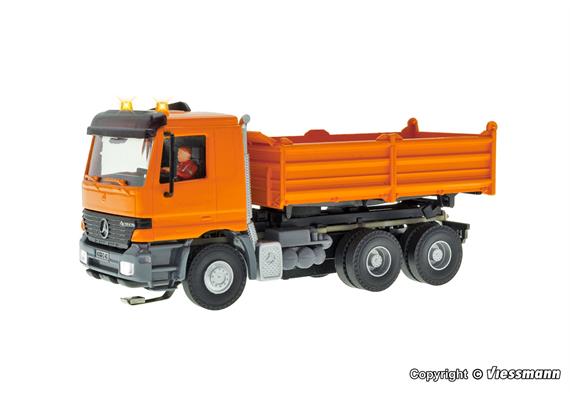 Viessmann 8041 MB ACTROS 3-achs Muldenkipper mit Rundumleuchten, kommunalorange - H0 | Bild 1