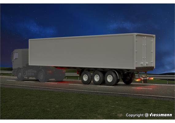 Viessmann 8226 3-achs Koffersattelauflieger mit Unterfahrschutz, Funktionsmodell - H0 | Bild 4