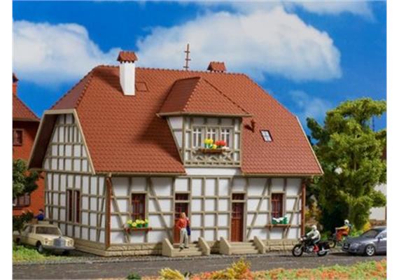 Vollmer Siedlungshaus mit Fachwerk Spur H0