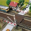 Faller 120174 elektrischer Bahnübergang mit Schrankenwärterhaus - H0 (1:87) | Bild 1