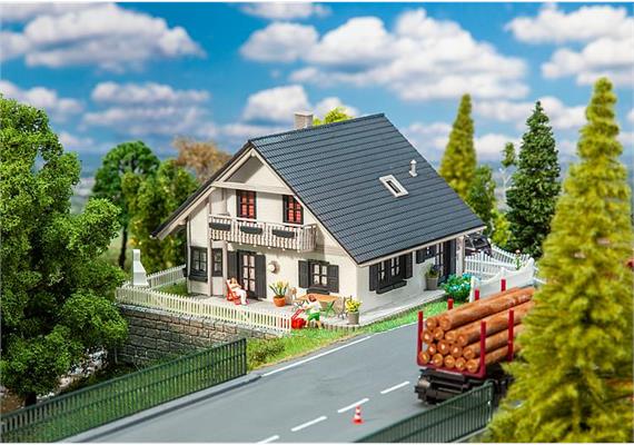 Faller 130640 saniertes Einfamilienhaus - H0 (1:87) | Bild 1
