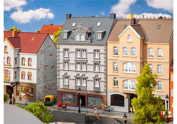 Faller 130705 Stadthaus mit Reparaturwerkstatt, HO | Bild 1