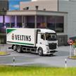 Faller 161439 LKW MB Actros Streamspace Kofferaufbau Veltins Gettränke (HERPA) - H0 (1:87) | Bild 2