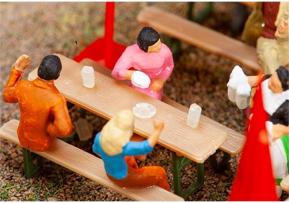 Faller 180995 60 Bierkrüge und 40 Aschenbecher - H0 1:87