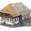 Faller 232010 Jubiläumsmodell Schwarzwaldhof mit 2 Figuren - N (1:160) | Bild 5