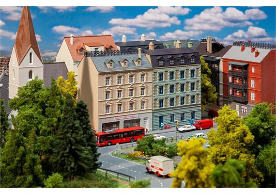 Faller 232379 Stadthäuser mit Elektrofachgeschäft - N (1:160) | Bild 1