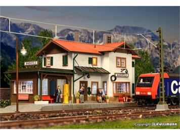 Kibri 39496 Bahnhof Maienfeld inkl. Hausbeleuchtungs- Startset - H0 (1:87)