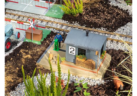 Pola 330878 Bahnwärterbude mit beweglicher Figur - G IIm (1:22,5)