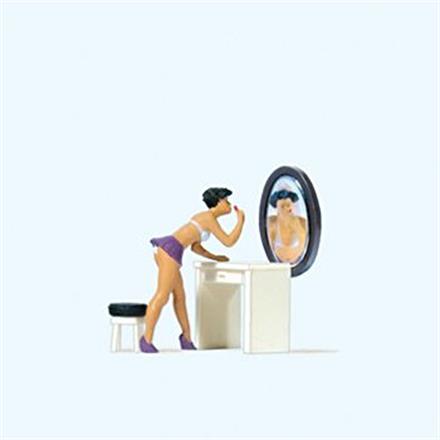 Preiser 28206 Am Schminktisch - H0 (1:87)