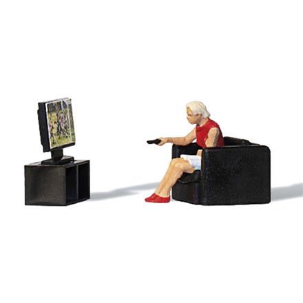 Preiser 28259 Vor dem Fernseher - H0 (1:87)