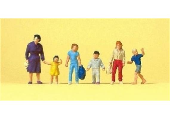 Preiser gehende Frau und Kinder