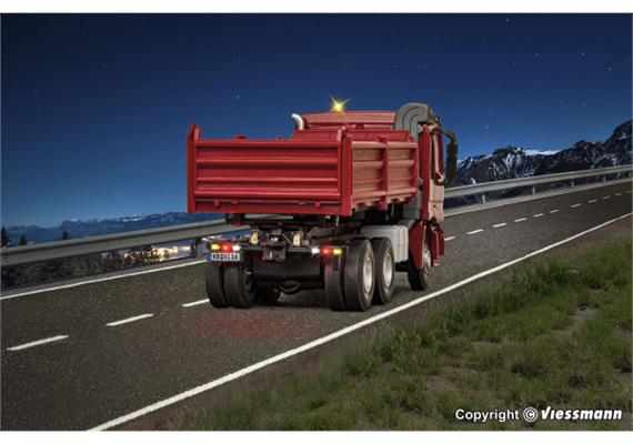 Viessmann 8001 CarMotion Basis Startset, MB ACTROS Muldenkipper rot mit Rundumleuchten, H0 | Bild 4