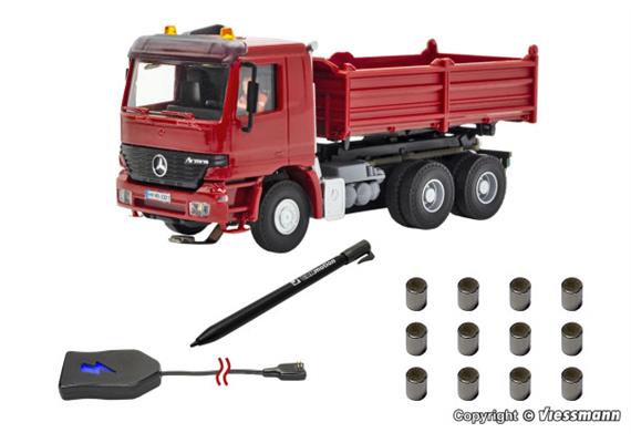 Viessmann 8001 CarMotion Basis Startset, MB ACTROS Muldenkipper rot mit Rundumleuchten, H0 | Bild 1