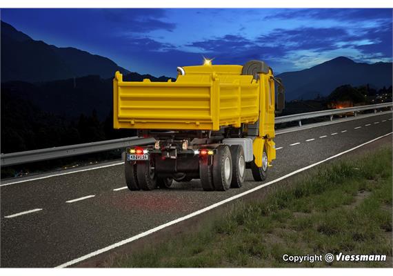 Viessmann 8015 MB ACTROS 3-achs Muldenkipper mit Rundumleuchten - H0 (1:87) | Bild 4