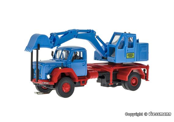 Viessmann 8135 MAGIRUS DEUTZ 2-achs Eckhauber mit Baggeraufbau Basis - H0 (1:87) | Bild 1