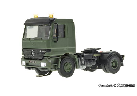 Viessmann 8160 MB ACTROS 2-achs Sattelschlepper mit Rundumleuchten, Militär, Basis - H0 | Bild 1