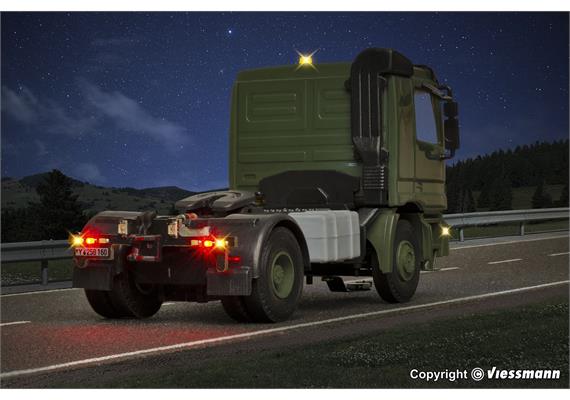 Viessmann 8160 MB ACTROS 2-achs Sattelschlepper mit Rundumleuchten, Militär, Basis - H0 | Bild 6