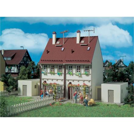 Vollmer Doppelhaus mit Garagen Spur H0