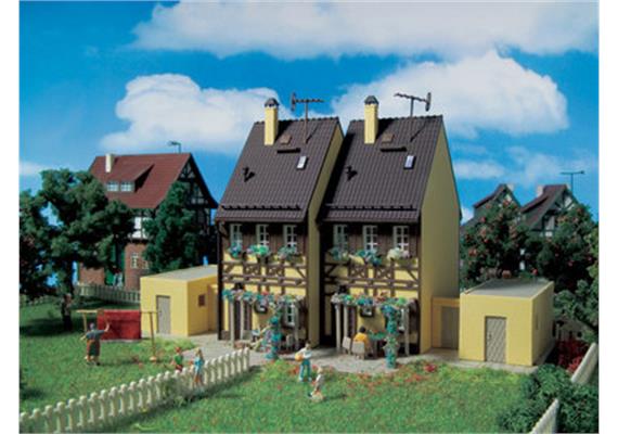 Vollmer Fachwerk Doppelhaus mit Garagen Spur H0