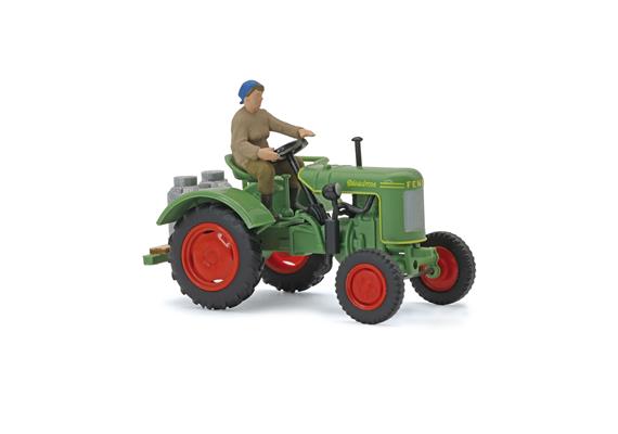 Busch 54154 Fendt F 15 Dieselross mit Bäuerin und Milchkannen - H0 (1:87) | Bild 1