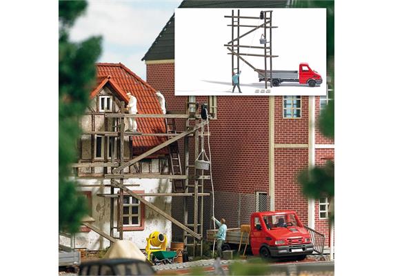 Busch 7902 Action Set: Gerüst mit Maurer und Flaschenzug, H0