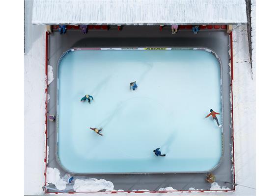 Faller 134005 Kunsteisbahn mit bewegten Figuren - H0 (1:87) | Bild 3