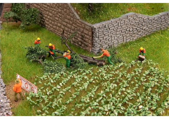 Faller 151690 Waldarbeiter mit moderner Ausrüstung - H0 (1:87) | Bild 2