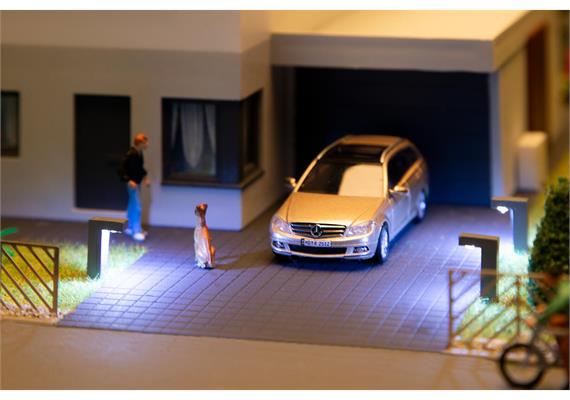 Faller 180136 LED-Wegleuchte, anthrazit, warmweiss, 3 Stück - H0 (1:87) | Bild 1