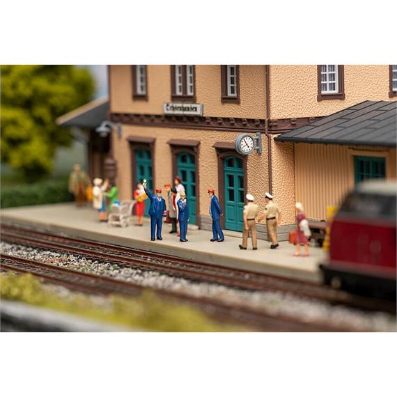 Faller 180237 Figuren-Set mit Sound-Effekt Bahnpersonal & Schaffnerpfiff - H0 (1:87)