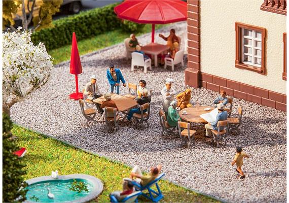 Faller 180957 2 Tische und 12 Stühle - H0 (1:87) | Bild 1