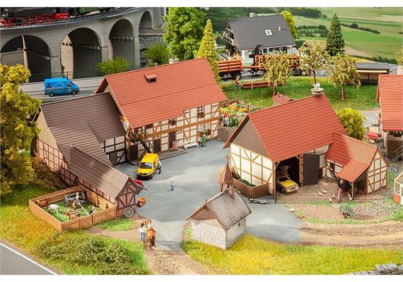 Faller 191743 Dreiseit-Hof HO | Bild 1