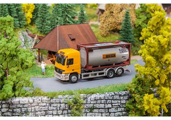 Faller CSYS 161483 LKW MB Actros L'02 Chemietransporter "Bertschi" HO | Bild 1