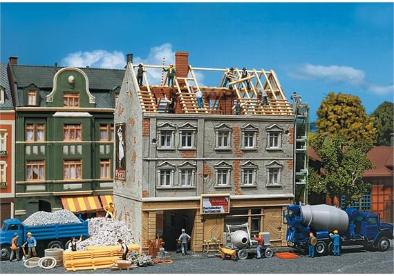 Faller Stadthaus in Renovierung Spur H0 | Bild 1